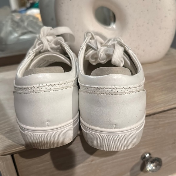 White Minimalist Low-Top Sneakers - Picture 4 of 5